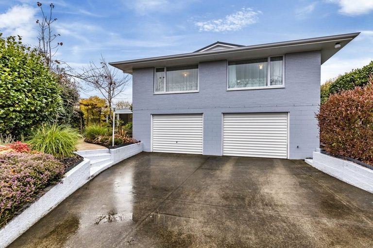 Photo of property in 17 Hillcrest Place, Avonhead, Christchurch, 8042