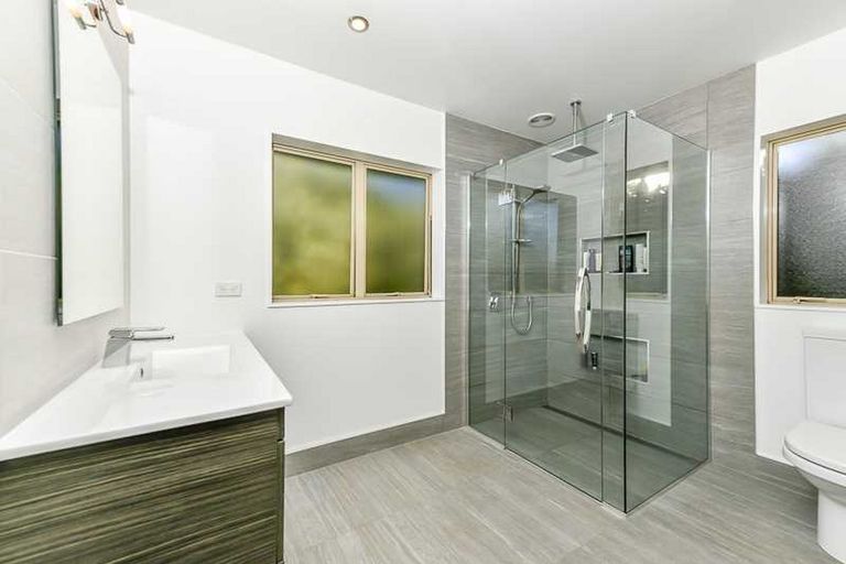 Photo of property in 7 Mistral Place, West Harbour, Auckland, 0618