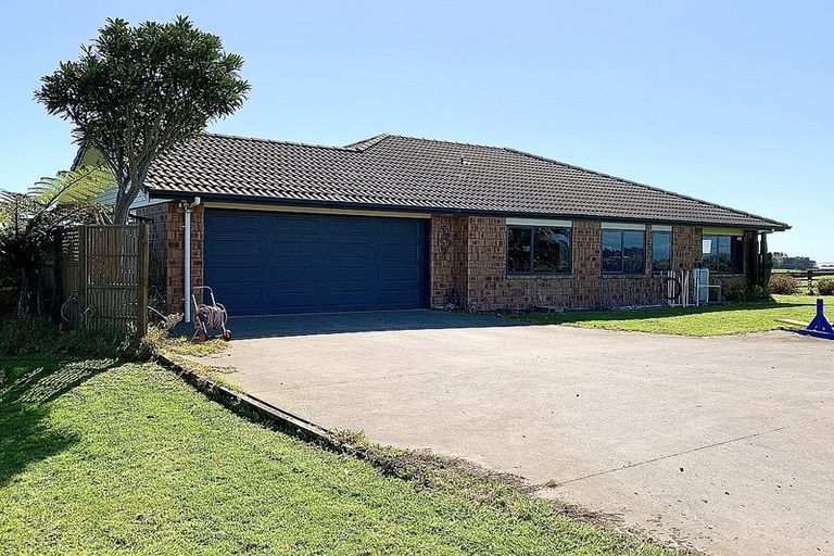 Photo of property in 124a Mountain Road, Sentry Hill, New Plymouth, 4373
