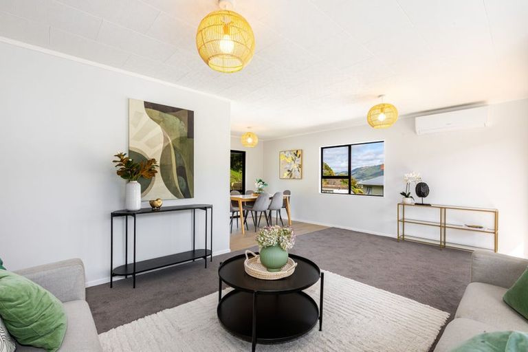 Photo of property in 62 Gloaming Hill, Titahi Bay, Porirua, 5022