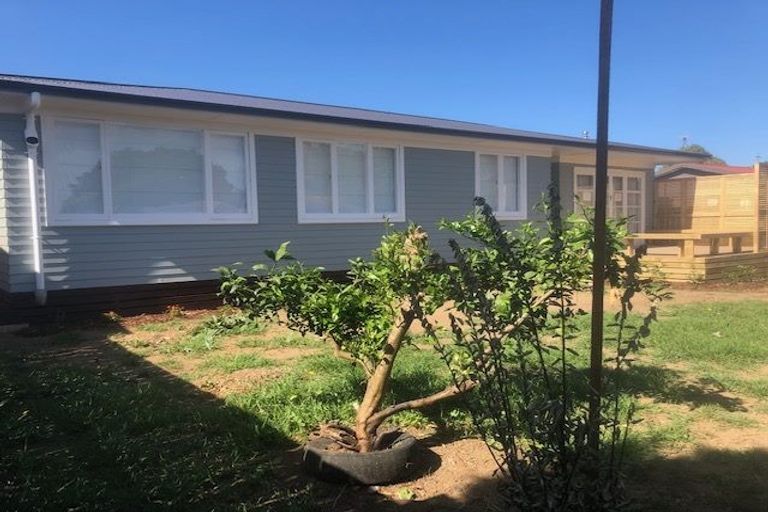 Photo of property in 1/452 Swanson Road, Ranui, Auckland, 0612