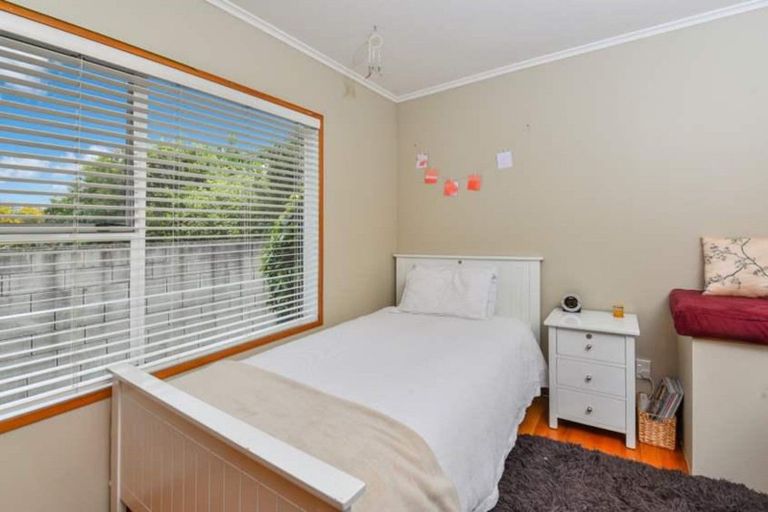 Photo of property in 12 Currey Crescent, Milford, Auckland, 0620