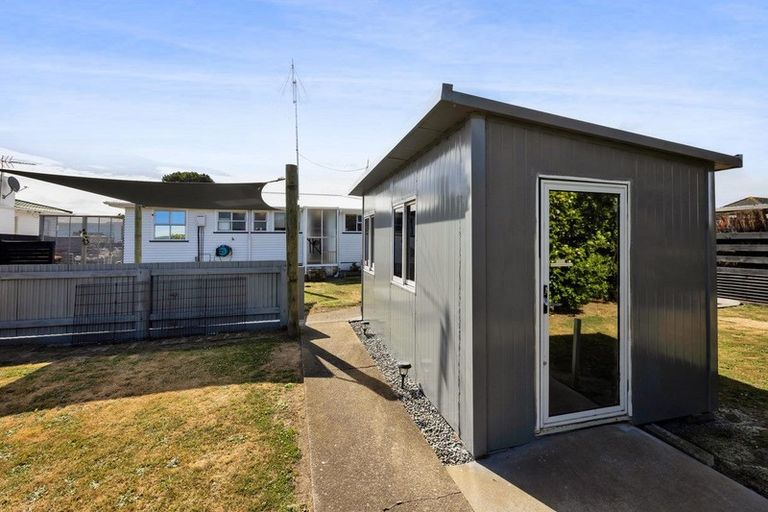 Photo of property in 14 Buchanan Place, Hawera, 4610