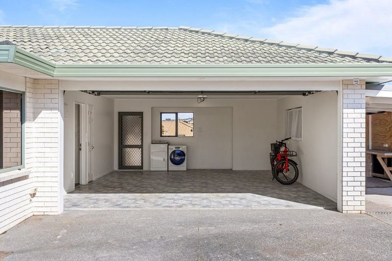 Photo of property in 53 Kath Hopper Drive, Orewa, 0931