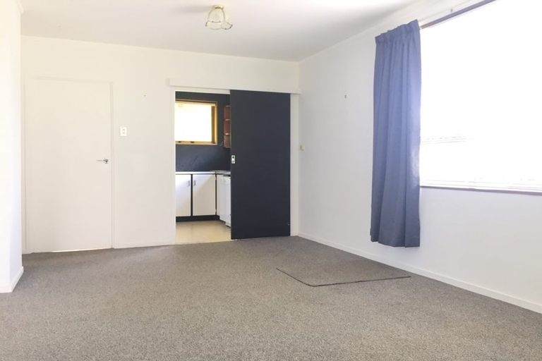 Photo of property in 2/52 Butterworth Drive, Glendene, Auckland, 0602