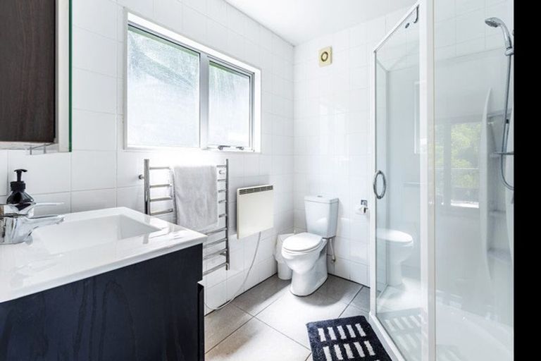 Photo of property in 2/17 Blackbridge Road, Wadestown, Wellington, 6012