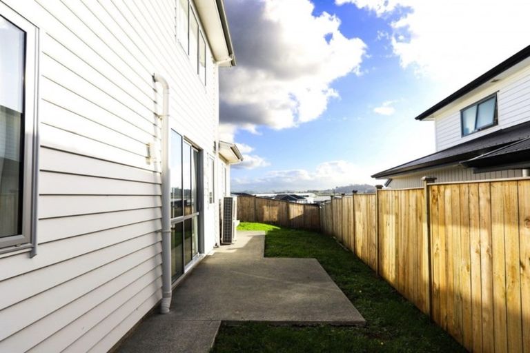 Photo of property in 18 Kingfisher Road, Silverdale, 0932