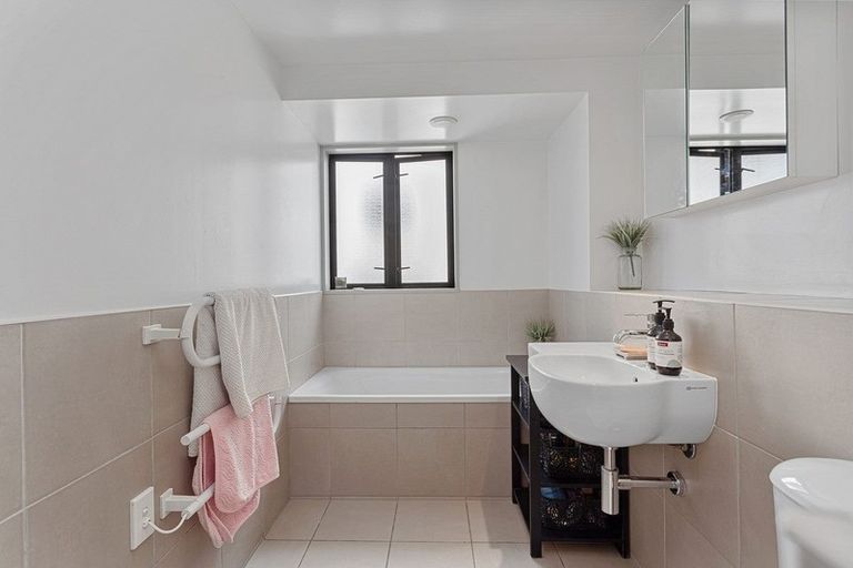 Photo of property in 2/32 Cashel Street, Christchurch Central, Christchurch, 8013