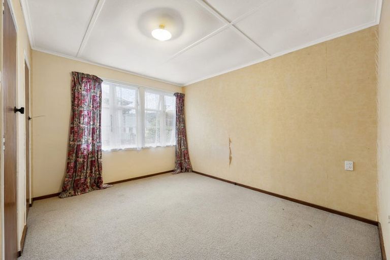 Photo of property in 1 Wood Grove, Naenae, Lower Hutt, 5011