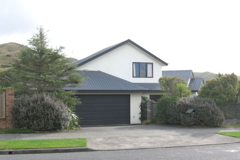 Photo of property in 2 Furlong Crescent, Churton Park, Wellington, 6037