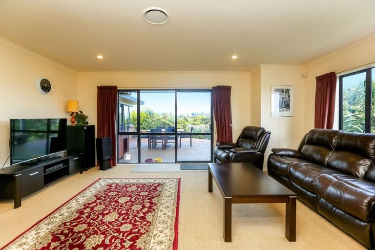 Photo of property in 10 Horizon Heights, Whalers Gate, New Plymouth, 4310