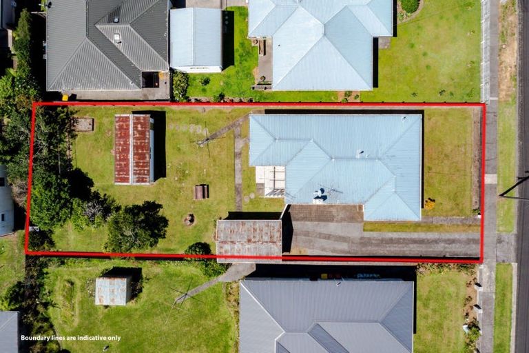 Photo of property in 13 Turakina Street, Merrilands, New Plymouth, 4312