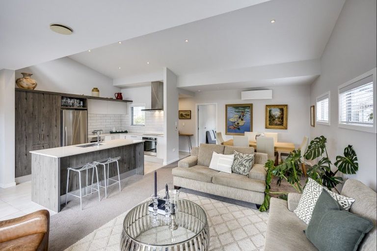 Photo of property in 15 Bray Place, Havelock North, 4130