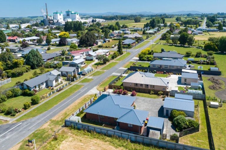 Photo of property in 37 Manse Street, Edendale, 9825