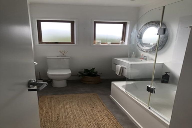 Photo of property in 6 Amorino Drive, Red Beach, 0932