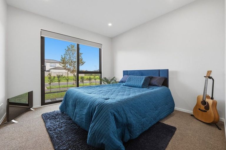 Photo of property in 13 Ngakau Road, Karaka, 2113