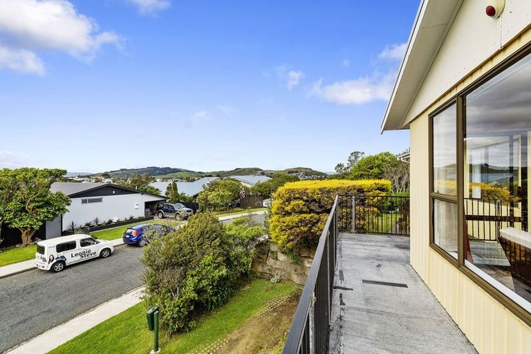 Photo of property in 58 Chapman Street, Newlands, Wellington, 6037