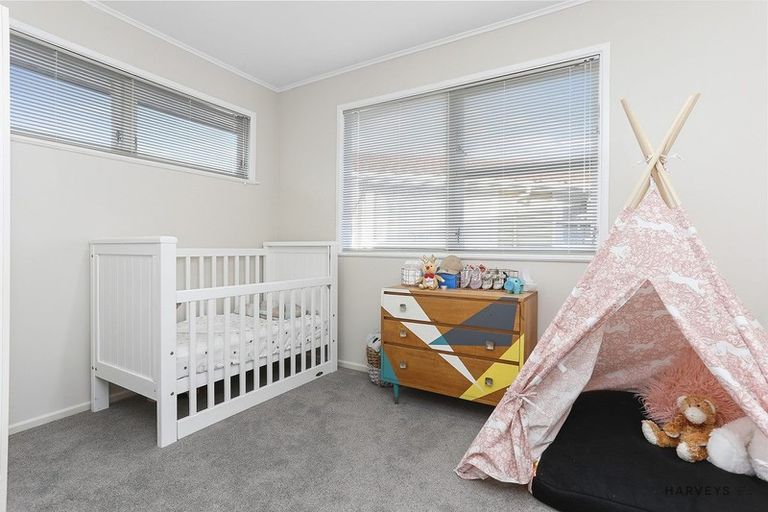 Photo of property in 45 Castleford Street, Green Bay, Auckland, 0604