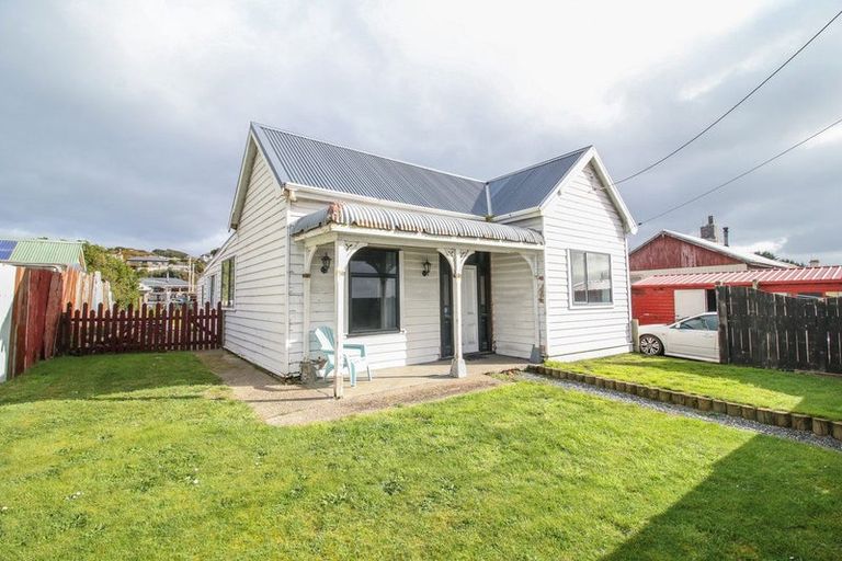 Photo of property in 6 Ocean Beach Road, Bluff, 9814