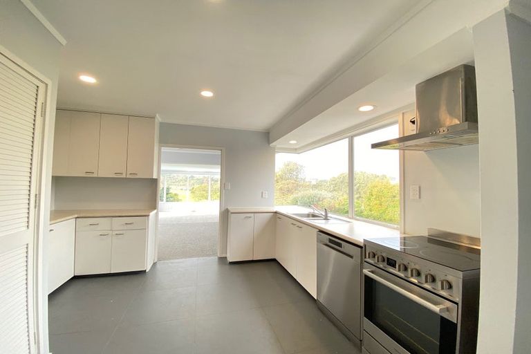 Photo of property in 14 Tarahanga Street, Northcote, Auckland, 0627