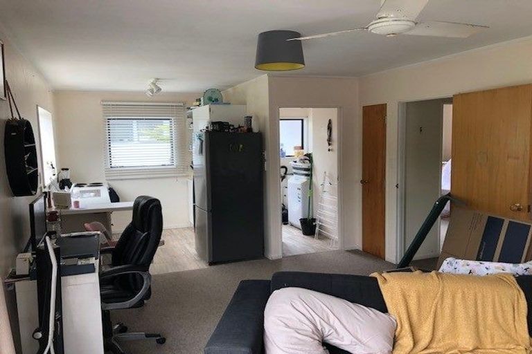 Photo of property in 2/56 Trias Road, Totara Vale, Auckland, 0629