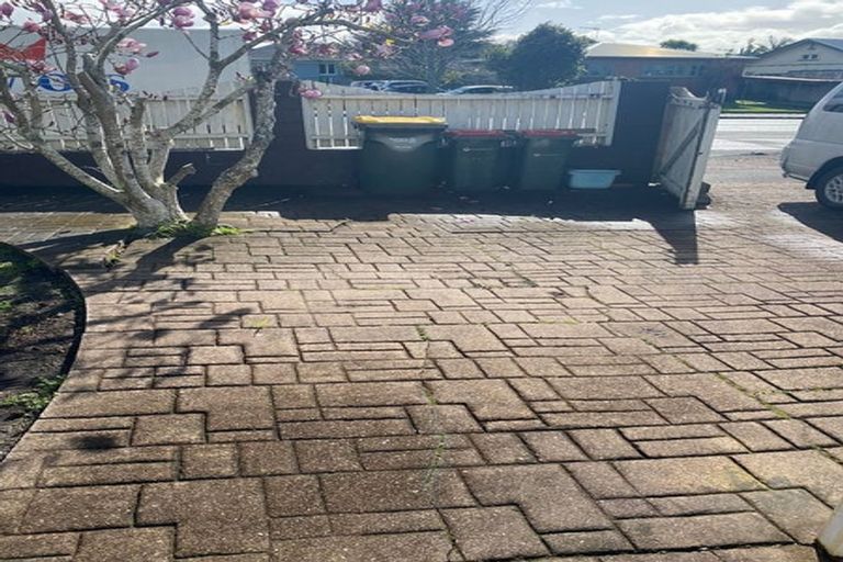 Photo of property in 1072 Great North Road, Point Chevalier, Auckland, 1022