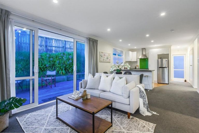 Photo of property in 51 Kapiti Crescent, Titahi Bay, Porirua, 5022