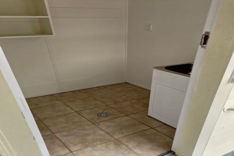 Photo of property in 77 Reeves Road, Pakuranga, Auckland, 2010