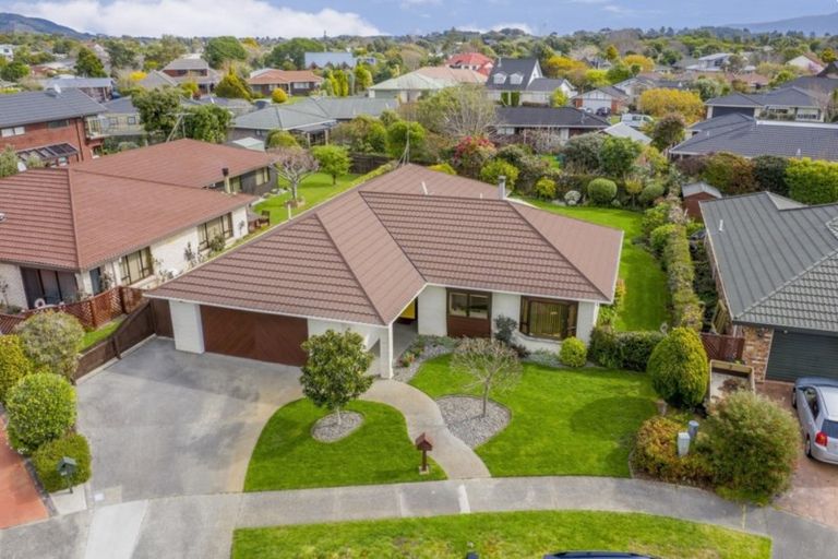 Photo of property in 8 Runanga Grove, Waikanae, 5036