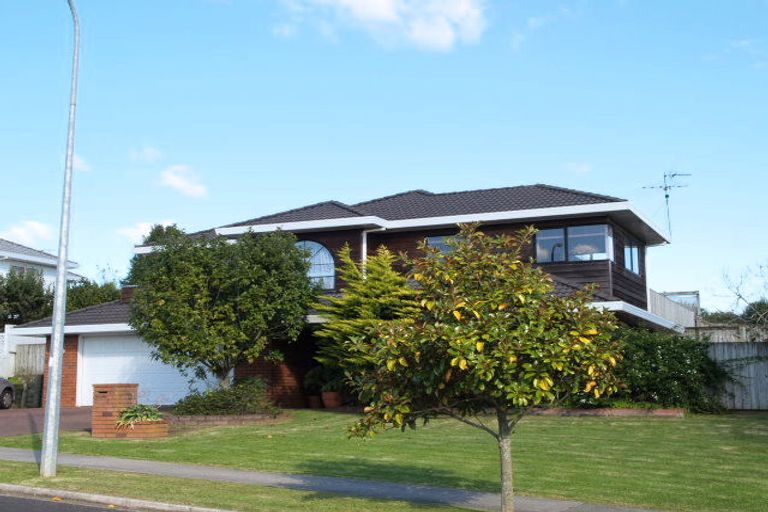 Photo of property in 22 Frank Nobilo Drive, Golflands, Auckland, 2013