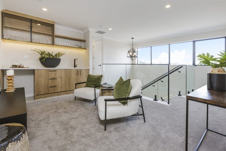 Photo of property in 3 Ridgehill Rise, Flat Bush, Auckland, 2019