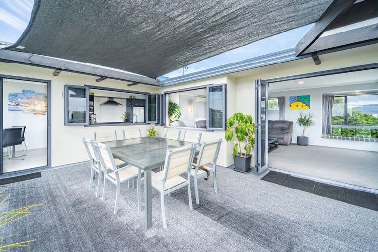 Photo of property in 19 Simpson Road, Papamoa Beach, Papamoa, 3118