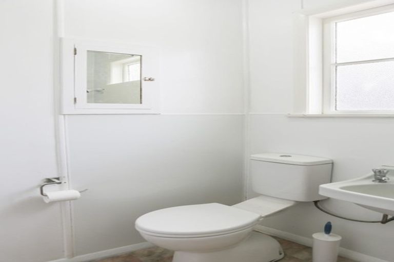 Photo of property in 92 Naenae Road, Naenae, Lower Hutt, 5011