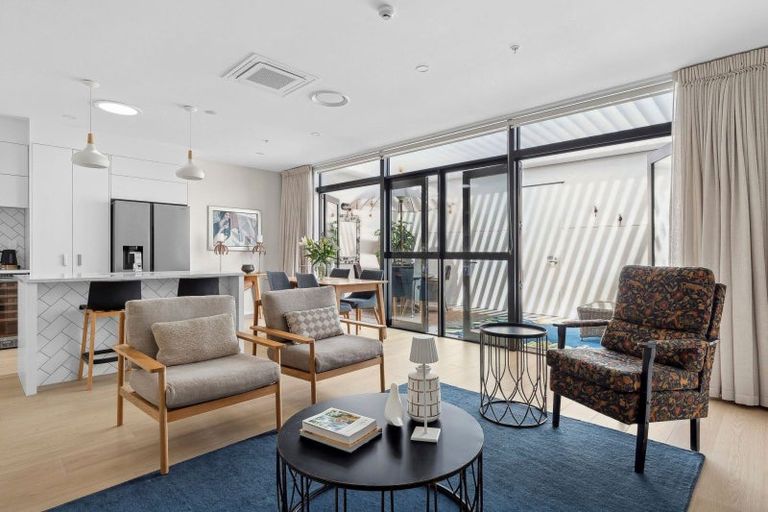 Photo of property in 204/86 Alpha Street, Cambridge, 3434