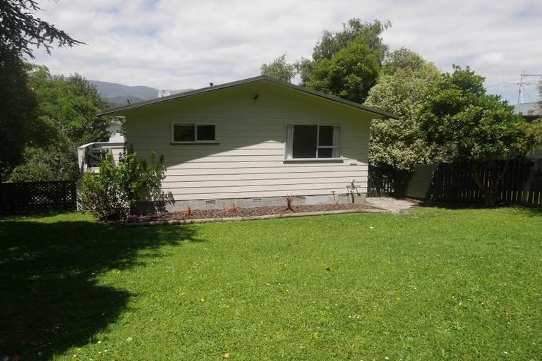 Photo of property in 25 Hartford Crescent, Totara Park, Upper Hutt, 5018