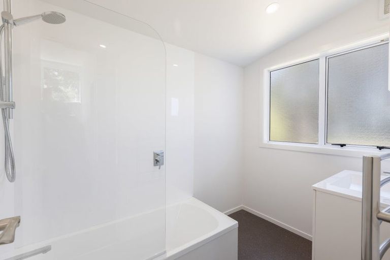 Photo of property in 37 Spenmoor Street, Newlands, Wellington, 6037