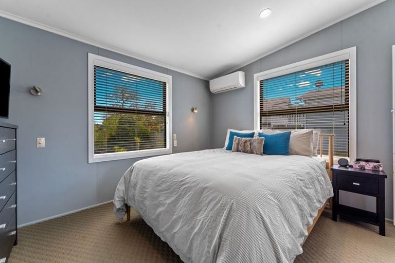 Photo of property in 11d Trinidad Road, Sunnynook, Auckland, 0620