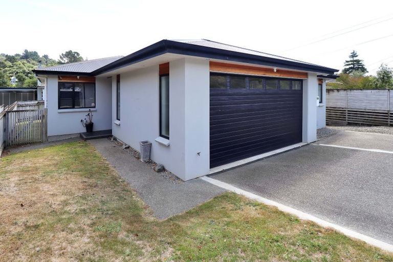 Photo of property in 176 Stokes Valley Road, Stokes Valley, Lower Hutt, 5019