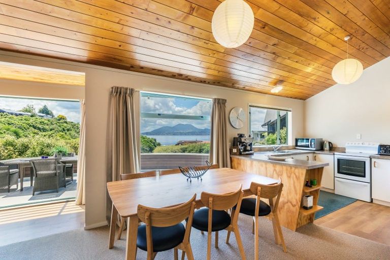 Photo of property in 7 Te Urunga Place, Acacia Bay, Taupo, 3330