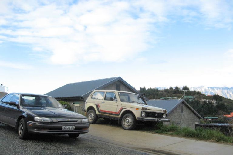 Photo of property in 42 Dart Place, Fernhill, Queenstown, 9300