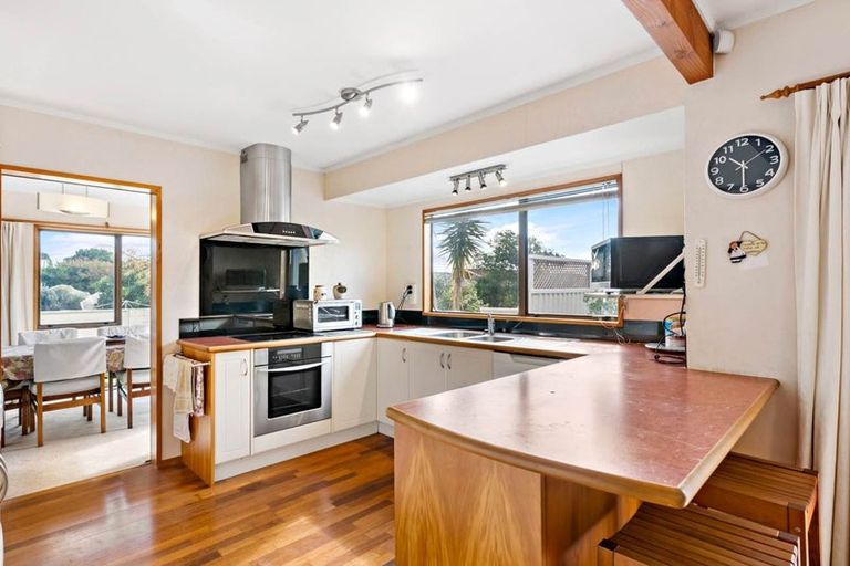 Photo of property in 16 Hayes Place, Half Moon Bay, Auckland, 2012