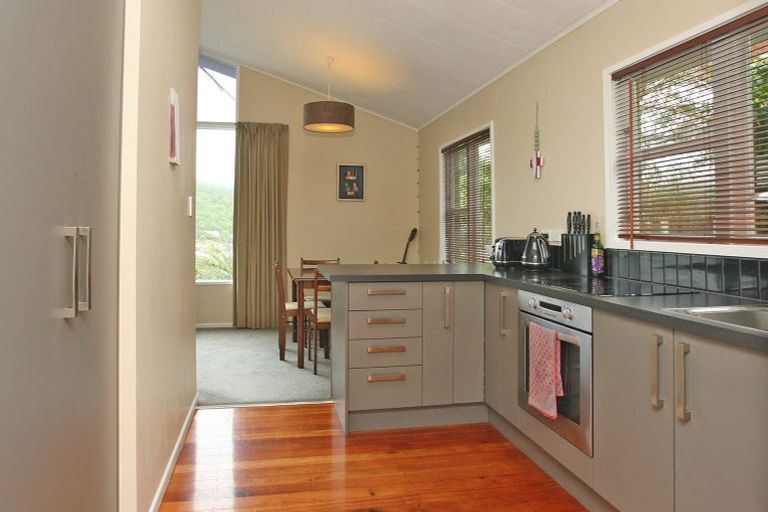 Photo of property in 11 Versailles Street, Karori, Wellington, 6012