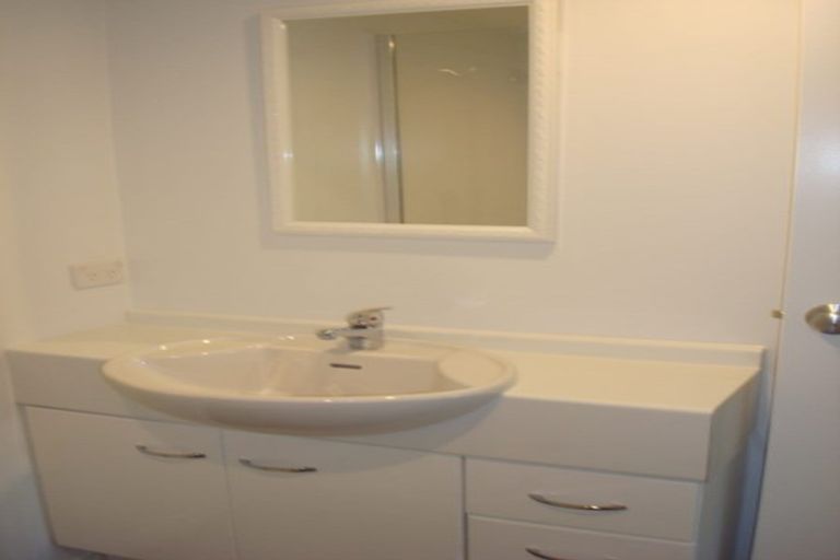 Photo of property in 17 Valron Road, Te Atatu South, Auckland, 0602