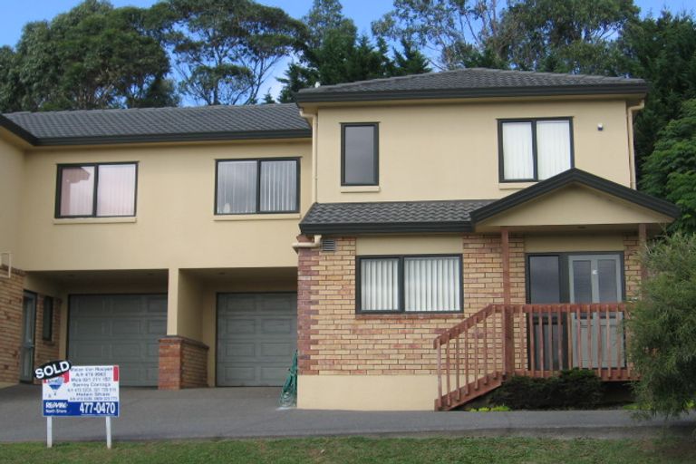 Photo of property in 11 Sunnydale Place, Oteha, Auckland, 0632