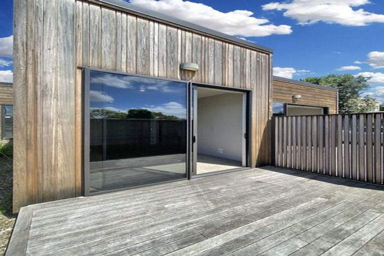 Photo of property in 1/22 Pascal Street, Palmerston North, 4410