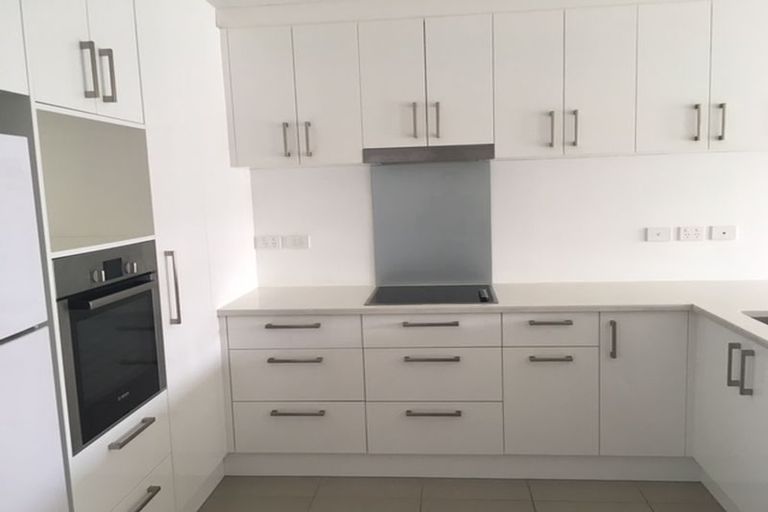 Photo of property in Apollo Apartments, 201/46 Rosedale Road, Rosedale, Auckland, 0632