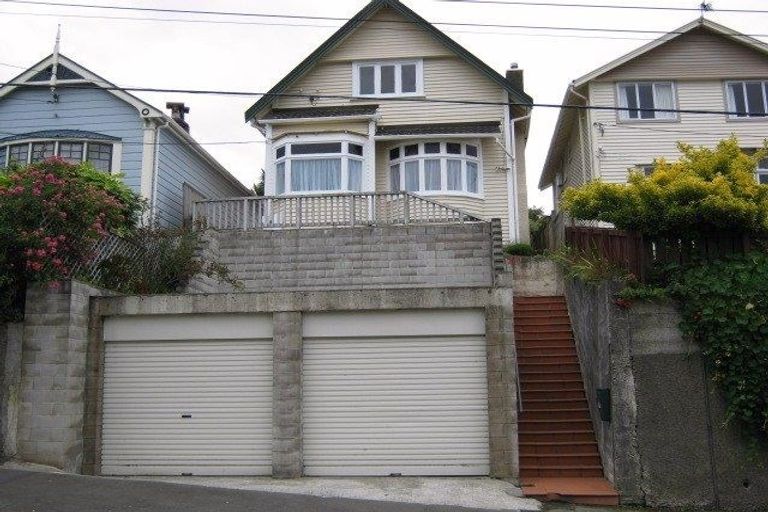 Photo of property in 24 Rolleston Street, Mount Cook, Wellington, 6021