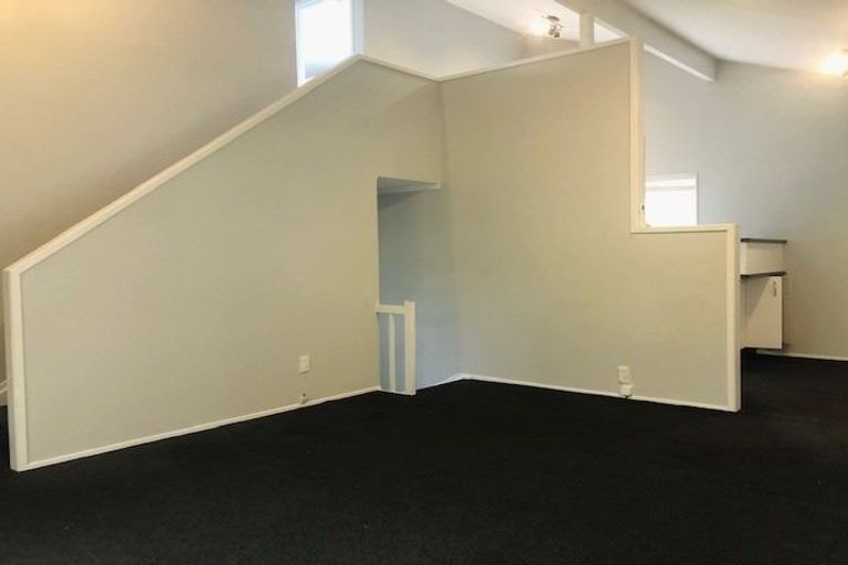 Photo of property in 2/68 Cockayne Crescent, Sunnynook, Auckland, 0620