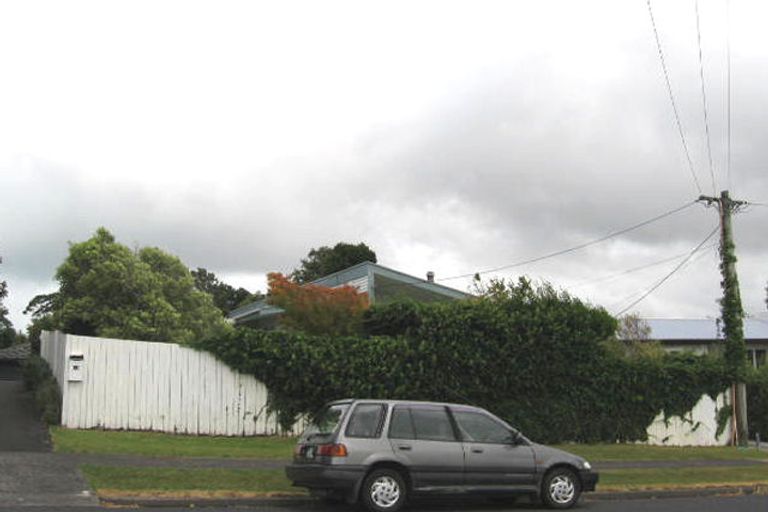 Photo of property in 2/11 Sunnynook Road, Forrest Hill, Auckland, 0620