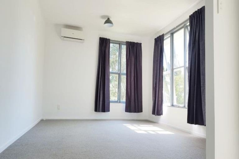 Photo of property in 8 Granby Place, Westown, New Plymouth, 4310